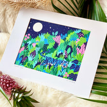 画像をギャラリービューアに読み込む, 【Kim Sielbeck】 マットプリント”Kaka'ako Blue Tiger”